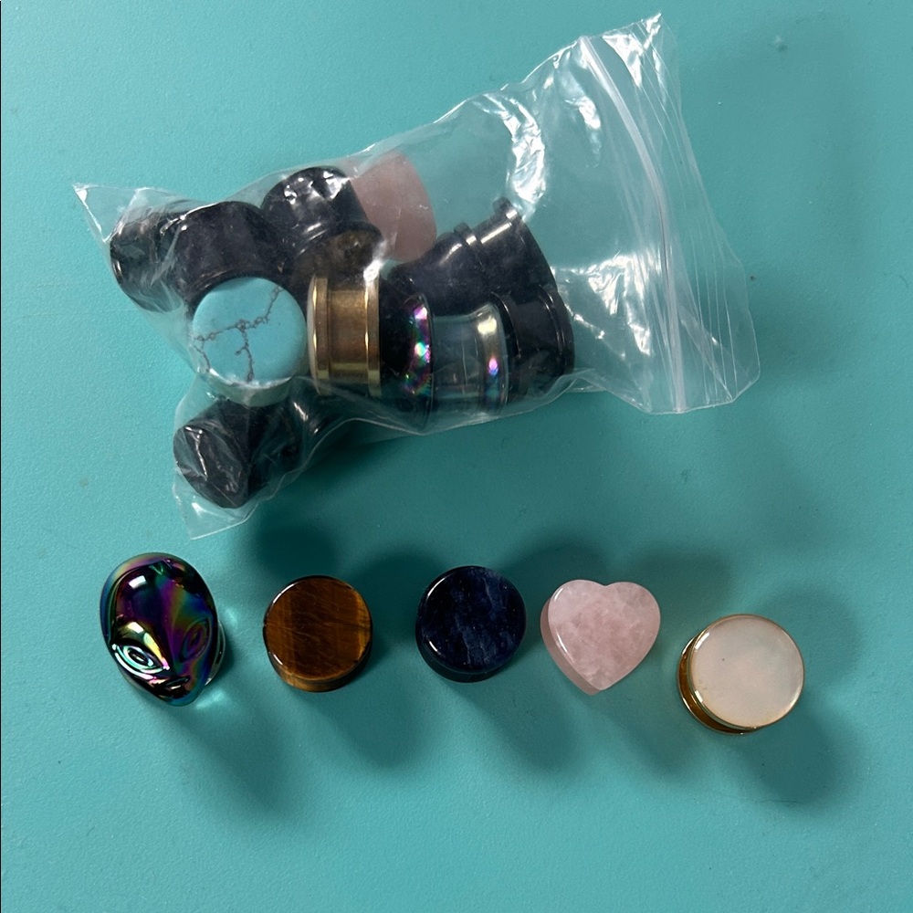 Lot of 5/8 plugs